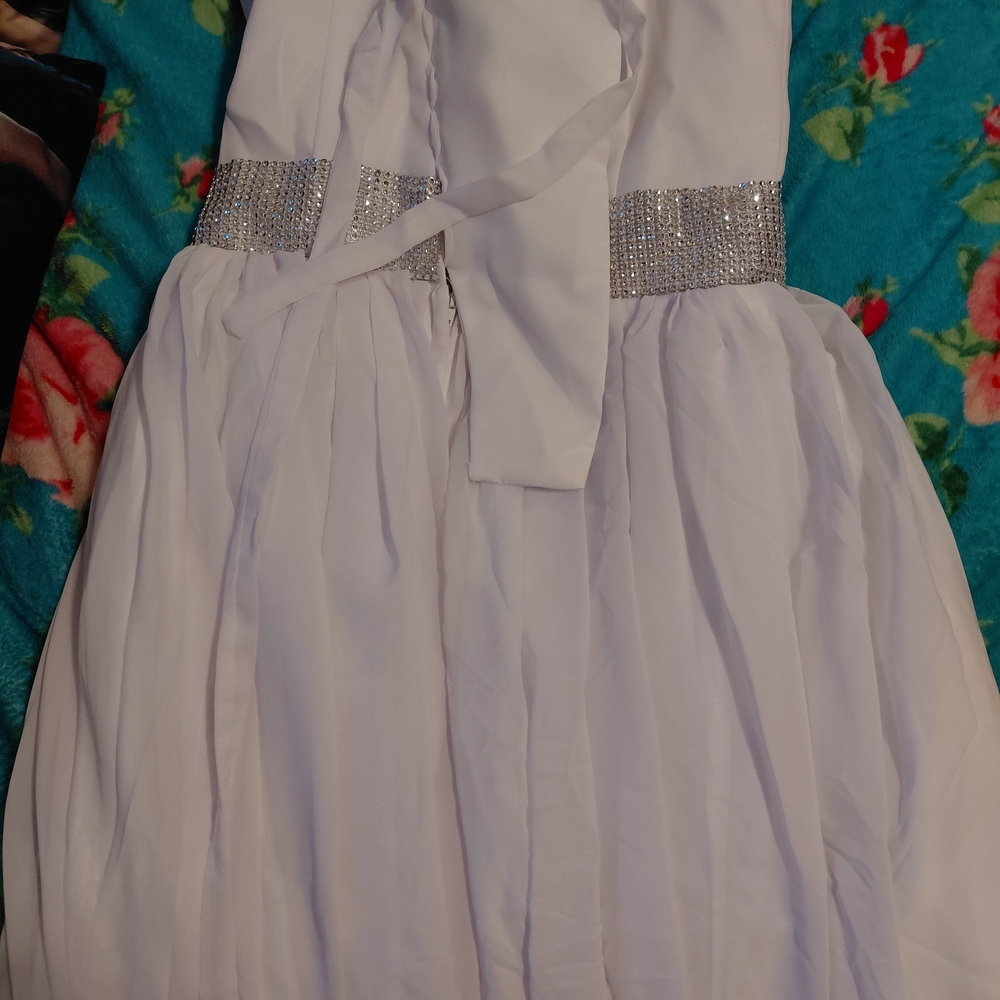 Elegant White Kids Dress with Sparkling Belt - Picture 2 of 5